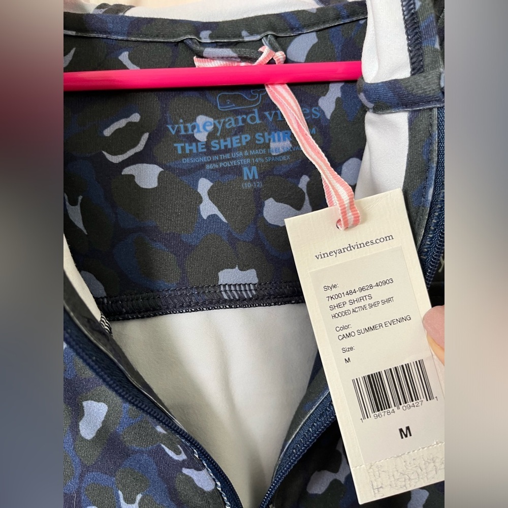 NWT, Camo 1/4 zip Vineyard Vine shep shirt with hood - Picture 8 of 10